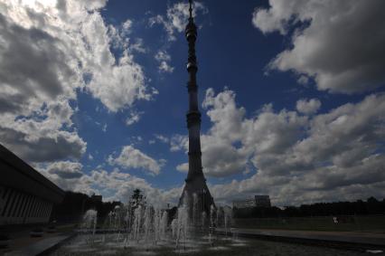 Москва.  Вид на Останкинскую телебашню.