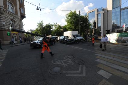 Москва.   Ремонтно-дорожные работы на Тургеневской площади.