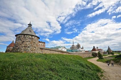 Архангельская область, Соловецкий архипелаг. Соловецкий Спасо-Преображенский ставропигиальный мужской монастырь, расположенный на Большом Соловецком острове.