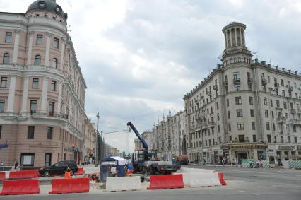 Москва. Ремонтные работы на Тверской улице.