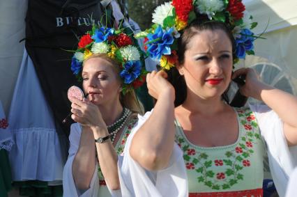 Москва. В парке Шкулева природно-охранного  комплекса `Кузьминки-Люблино` состоялся общегородской Национальный белорусский праздник Купалье.