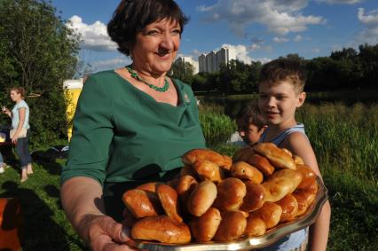 Москва. В парке Шкулева природно-охранного  комплекса `Кузьминки-Люблино` состоялся общегородской Национальный белорусский праздник Купалье.