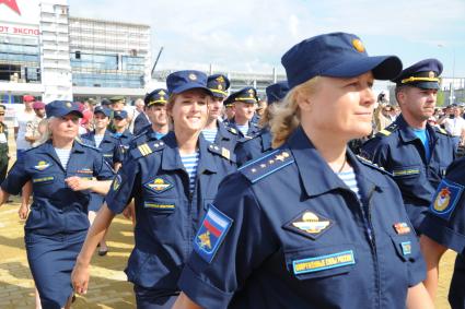 Московская область, Кубинка. Парад участников чемпионата мира среди военнослужащих по парашютному спорту , который прошел в Военно-патриотическом парке культуры и отдыха   ВС России `Патриот` .