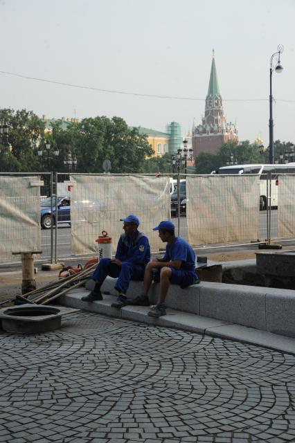 Москва. Реконструкция Моховой улицы.