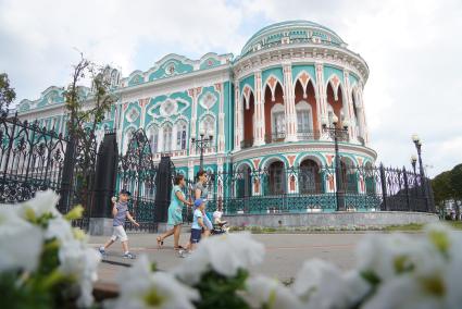 Екатеринбург. Дом Севастьянова - достопримечательность города, где размещается резиденция губернатора Свердловской области. Внесен в список на голозование за символ города, для размещения на новых банкнотах 200 и 2000 рублей