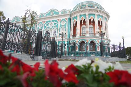 Екатеринбург. Дом Севастьянова - достопримечательность города, где размещается резиденция губернатора Свердловской области. Внесен в список на голозование за символ города, для размещения на новых банкнотах 200 и 2000 рублей