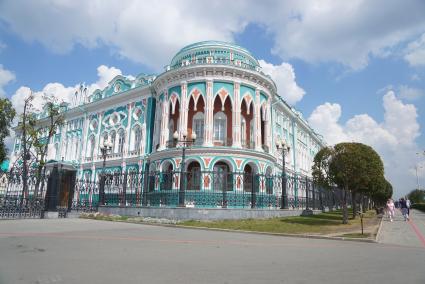 Екатеринбург. Дом Севастьянова - достопримечательность города, где размещается резиденция губернатора Свердловской области. Внесен в список на голозование за символ города, для размещения на новых банкнотах 200 и 2000 рублей