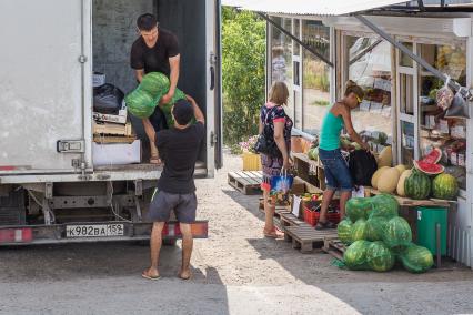 Пермь. Продажа арбузов.