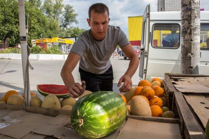 Пермь. Продажа арбузов и дынь.