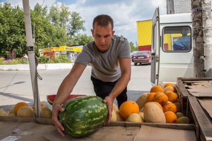 Пермь. Продажа арбузов и дынь.