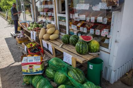 Пермь. Продажа сезонных овощей и фруктов.