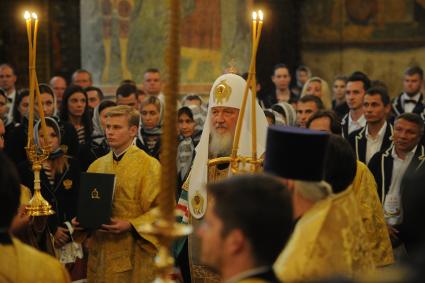 Москва.  Патриарх Московский и всея Руси Кирилл   во время молебна  в Успенском соборе Кремля  перед отъездом  спортсменов на ХХХI летние Олимпийские игры в Рио-де-Жанейро.