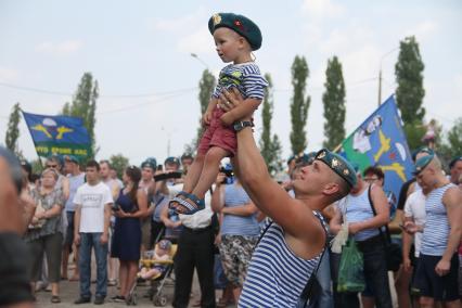 Нижний Новгород.    Участники празднования Дня Воздушно-десантных войск.