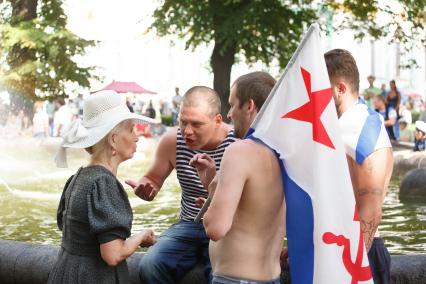 Санкт-Петербург.   Десантники во время празднования Дня Воздушно-десантных войск.