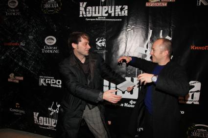 Диск144. Кинотеатр ПУШКИНСКИЙ. Премьера фильма КОШЕЧКА. 2009 год. На снимке: режиссер фильма Григорий Константинопольский и актер Евгений Стычкин (справа)