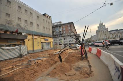 Москва. Ремонтные работы по благоустройству  улицы Садовая-Триумфальная.