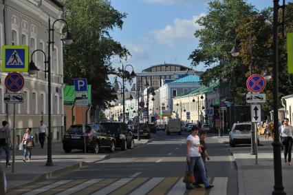 Москва. Пятницкая улица после реконструкции.