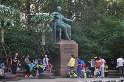 Москва.  Памятник П.И. Чайковскому  на Большой Никитской улице.