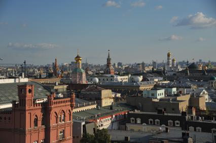 Вид на Москву со смотровой площадки `Центрального детского магазина на Лубянке`.