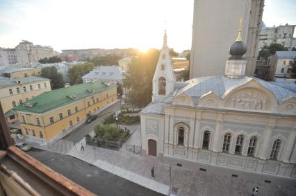 Москва.  Отреставрированный храм Успения Пресвятой Богородицы на Успенском Вражке в Газетном переулке.