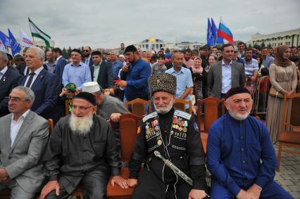 Ингушетия, Магас.  Жители города во время  встречи российского дзюдоиста Хасана Халмурзаева, завоевавшего золотую медаль на Олимпиаде в Рио-де-Жанейро.