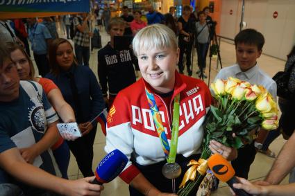 Екатеринбург. Встреча серебрянного призера Олимпиады в Рио де жанейро 2016, лучницы Ксении Перовой в аэропорту Кольцово. На фото: Ксения Перова