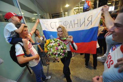 Москва. Стефания Елфутина  во время церемонии встречи чемпионов и призеров ХХХI  летних Олимпийских игр  Рио 2016  в аэропорту `Шереметьево`.