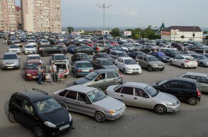 Самара. Автомобильная парковка.