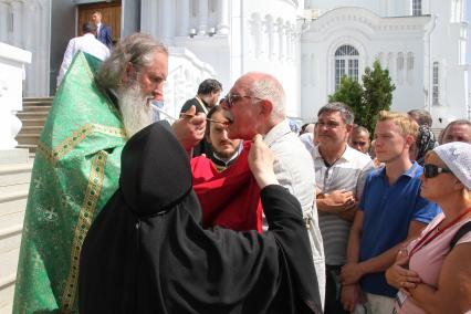 Нижегородская область,Дивеево. Режиссер Никита Михалков в Свято-Троицком Серафимо-Дивеевском женском монастыре во время празднования 25-летия второго обретения мощей преподобного  Серафима Саровского.