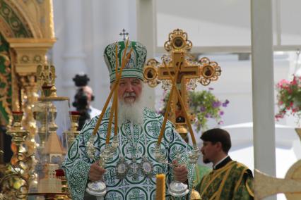 Нижегородская область,Дивеево. Патриарх Кирилл в Свято-Троицком Серафимо-Дивеевском женском монастыре во время празднования 25-летия второго обретения мощей преподобного Серафима Саровского.