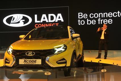 Москва.  Концепт-кар Lada Xcode на Московском международном автомобильном салоне - 2016  в Международном выставочном центре `Крокус Экспо`.