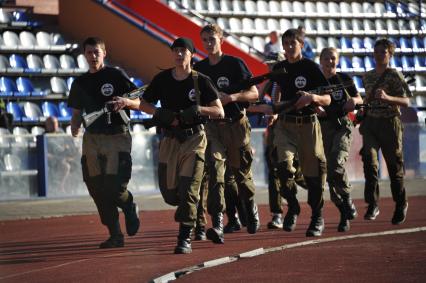 Серпухов. Юноши на занятиях в военно-спортивном клубе имени В.Ф.Маргелова.