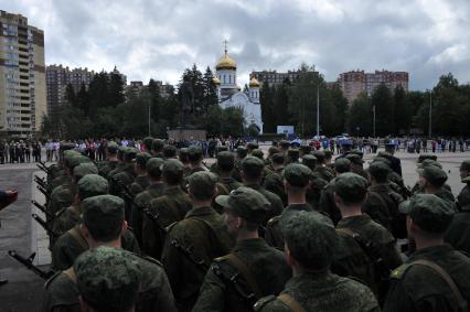 Краснознаменск.  Студенты МГТУ имени Н.Э.Баумана приняли Воинскую присягу на центральной площади закрытого`военно-космического` города.