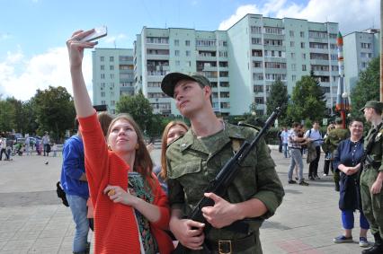 Краснознаменск. Студенты МГТУ имени Н.Э.Баумана приняли Воинскую присягу на центральной площади закрытого`военно-космического` города.