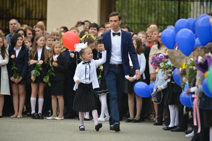 Ставрополь.  Первый звонок  на торжественной линейке, посвященной Дню знаний.