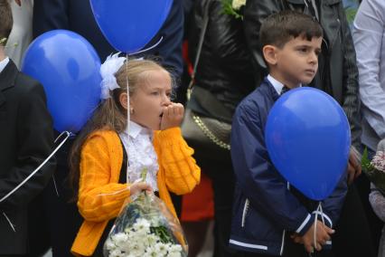 Ставрополь. Первоклассники на торжественной линейке, посвященной Дню знаний.