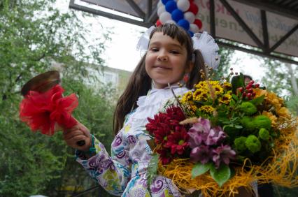 Самара. Первый звонок на торжественной линейке, посвященной Дню знаний.