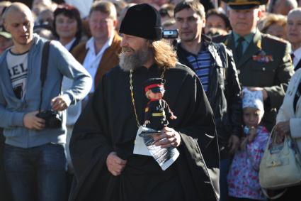 Москва. Путешественник Федор Конюхов поздравил воспитанников столичного Суворовского училища с Днем знаний.