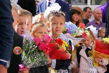 Уфа. Первоклассники на торжественной линейке, посвященной Дню знаний.