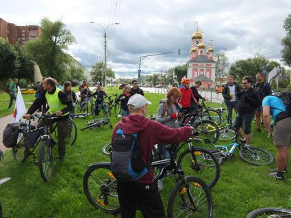 Московская область,Дмитров.  Группа велотуристов в Дмитрове.