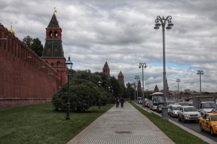 Москва. Кремлевская набережная после реконструкции.