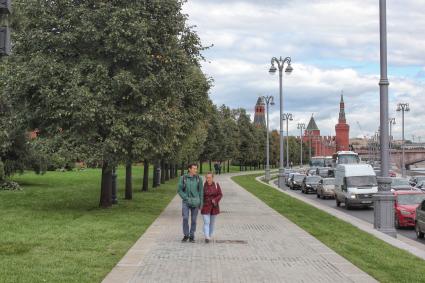 Москва. Кремлевская набережная после реконструкции.