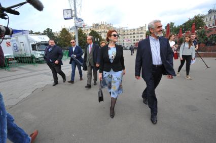 Москва. Артисты миланского театра`Ла Скала`, гастроли которого проходят в рамках фестиваля`Черешневый лес` на площади Революции.