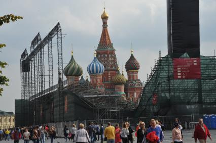 Москва.   Вид на храм Василия Блаженного.