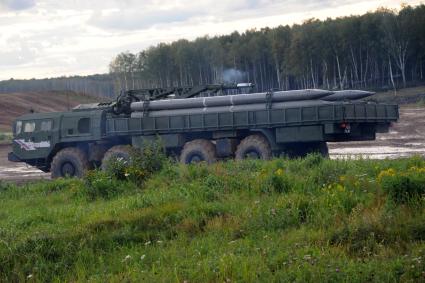 Московская область, д.Алабино.  Во время демонстрационного показа военной техники на полигоне Алабино на Международном военно-техническом форуме `АРМИЯ-2016`.