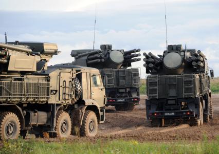 Московская область, д.Алабино.  ЗРПК Панцирь-С1 во время демонстрационного показа военной техники на полигоне Алабино на Международном военно-техническом форуме `АРМИЯ-2016`.