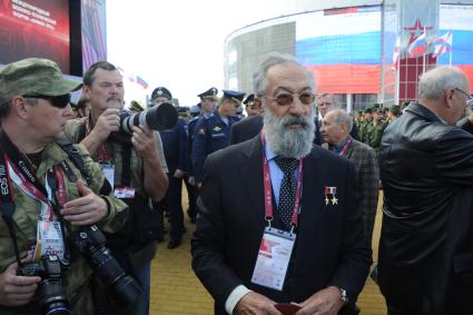 Московская область, г. Кубинка. Президент межрегиональной общественной организации \"Ассоциация полярников\", первый вице-президент Русского географического общества (РГО) Артур Чилингаров на открытии Международного военно-технического форума `Армия-2016` в конгрессно-выставочном центре военно-патриотического парка культуры и отдыха Вооруженных сил РФ `Патриот`.