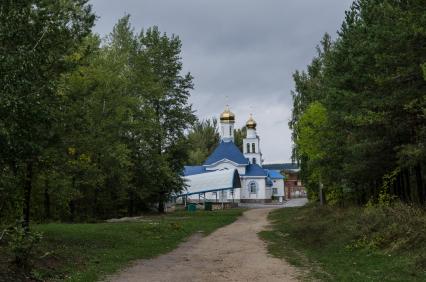 Самара.   Храм в честь иконы `Неупиваемая Xаша`  у подножья Царева Кургана.