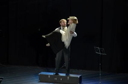Тула. Ясная Поляна. Артист Михаил Пореченков в сцене из спектакля `Крейцерова Соната`, которым открылся театральный фестиваль Tolstoy Weekend.
