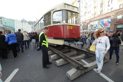 Москва. Ретро  трамвай на Тверской улице во время празднования Дня города.